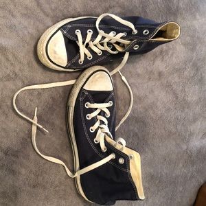 Navy blue converse